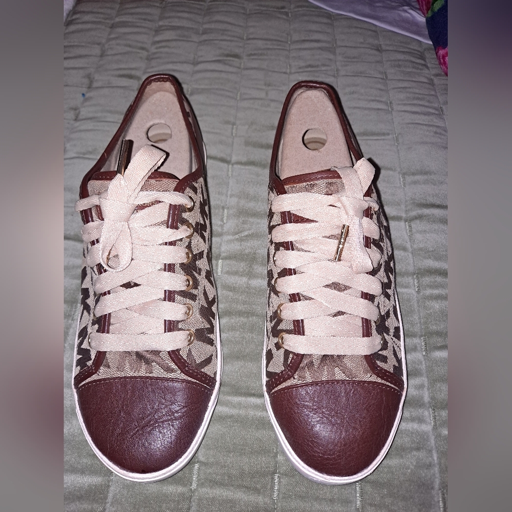 Michael Kors leather tennis shoes size 81/2M.